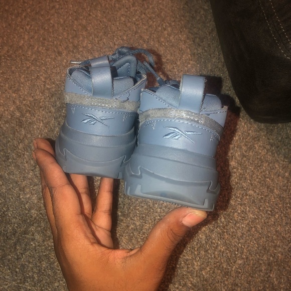 Super cute Reebok - Picture 4 of 4